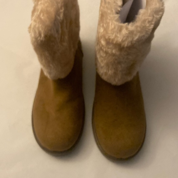 GBG Guess Fur Boots Size 8.5 New in Box - Picture 7 of 7